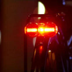 Busch-mueller Feu Arrière TOPLIGHT Flat S Plus à Diode Dynamo -Vélo Pièces Magasin 329S TOPLIGHT Flat S Actionbild neu