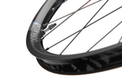 Dt-swiss Roue Avant HU 1900 Spline® 29" 25mm CL Boost -Vélo Pièces Magasin DTSwiss HU 1900 ProdctDetail Rim 002 1920pxChZkLkXYegInn
