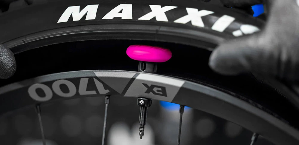 Muc-Off Stealth Tubeless Support D'étiquette Et Valve 44mm Kit 8 Muc-Off Stealth Tubeless Support D'étiquette Et Valve 44mm Kit – Image 6
